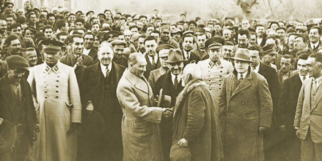 ATATÜRK’ÜN CEVAPLAYAMADIĞI TEK SORU ATATÜRK’ÜN CEVAPLAYAMADIĞI TEK SORU